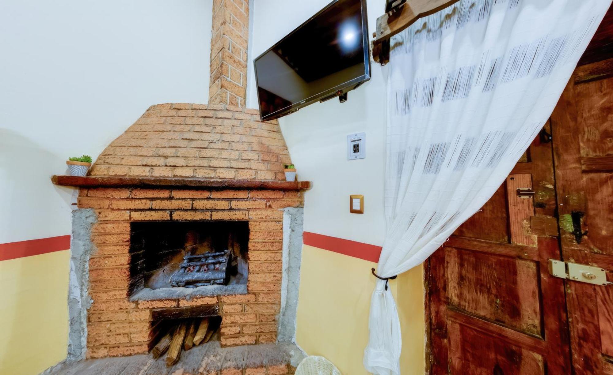Hotel Casa Baez Пацкуаро Экстерьер фото