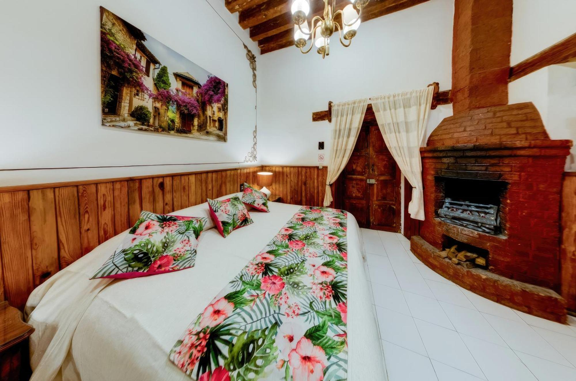 Hotel Casa Baez Пацкуаро Экстерьер фото